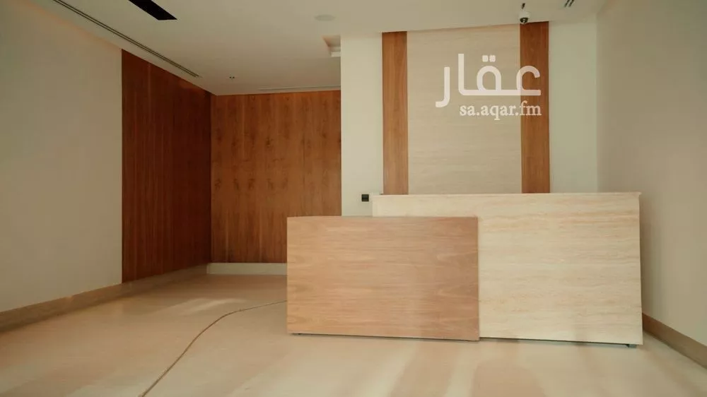 مكتب 7638 م² في الربيع 4