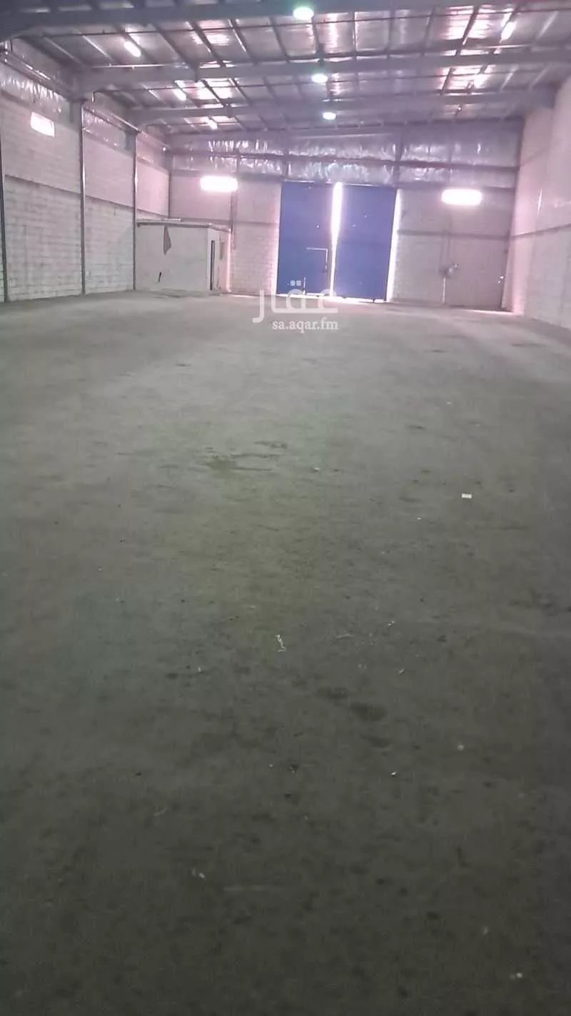 مستودع 636 م² في السروات 3
