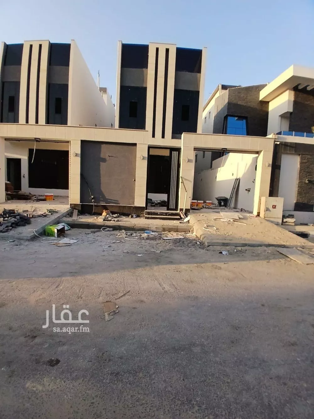 فيلا 8 غرف في الامواج 1