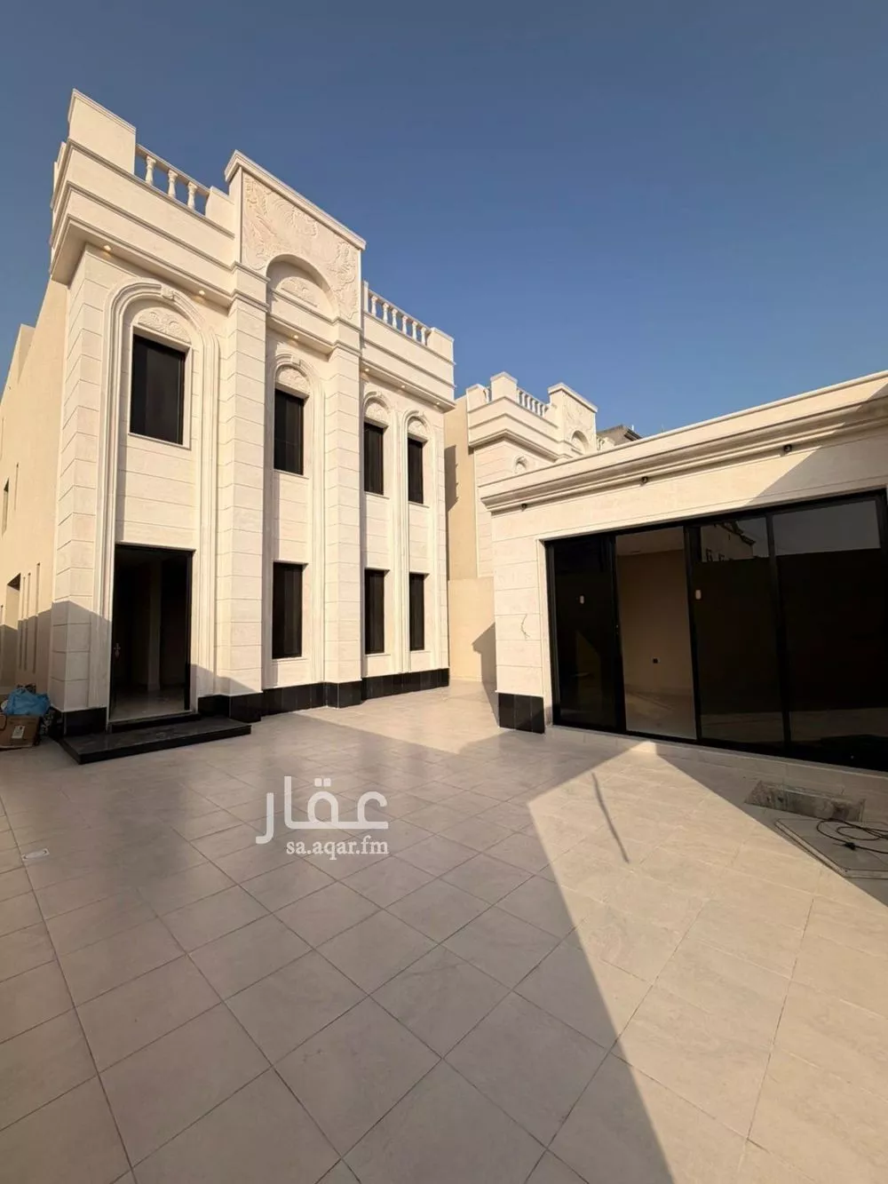 فيلا 9 غرف في الامواج 4