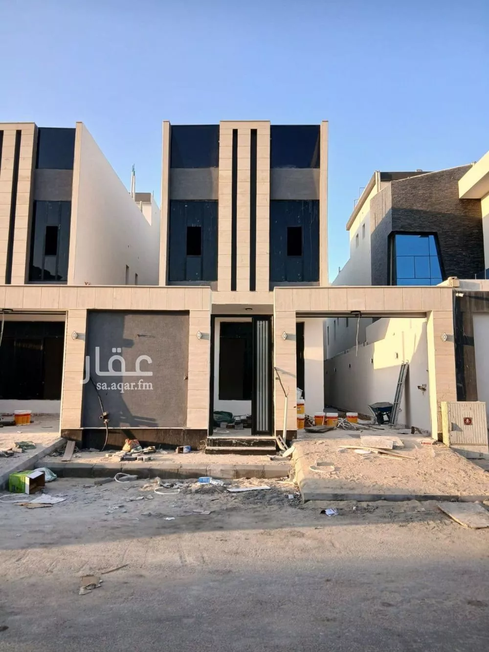 فيلا 8 غرف في الامواج 2