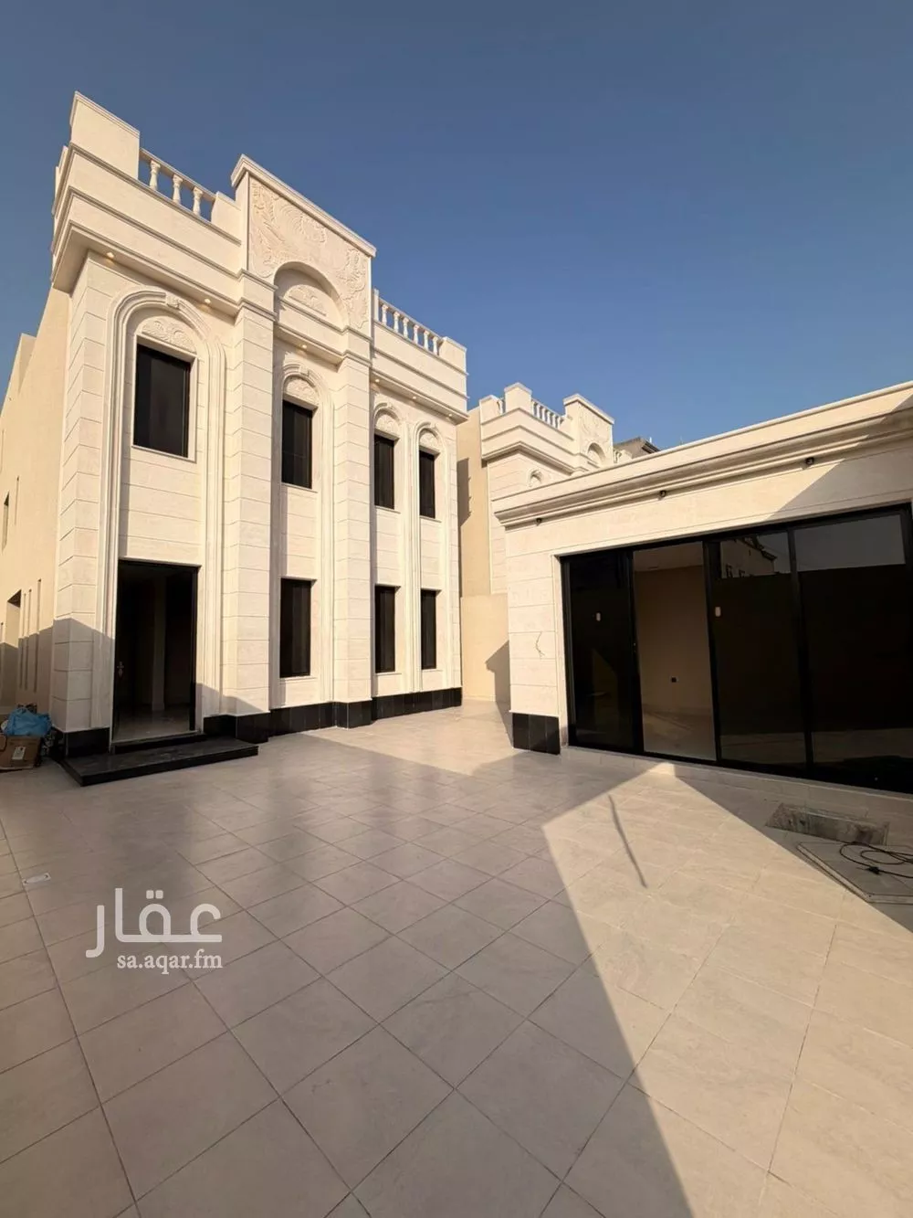 فيلا 9 غرف في الامواج 3