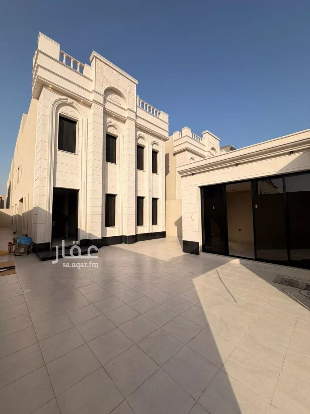 فيلا 9 غرف في الامواج 5