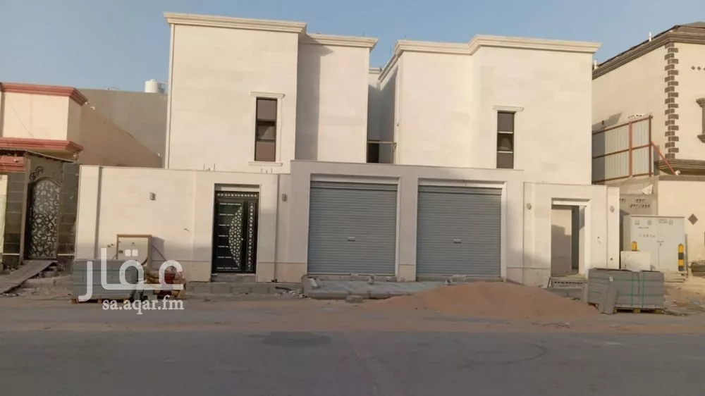 فيلا 9 غرف في ضاحية الملك فهد 5