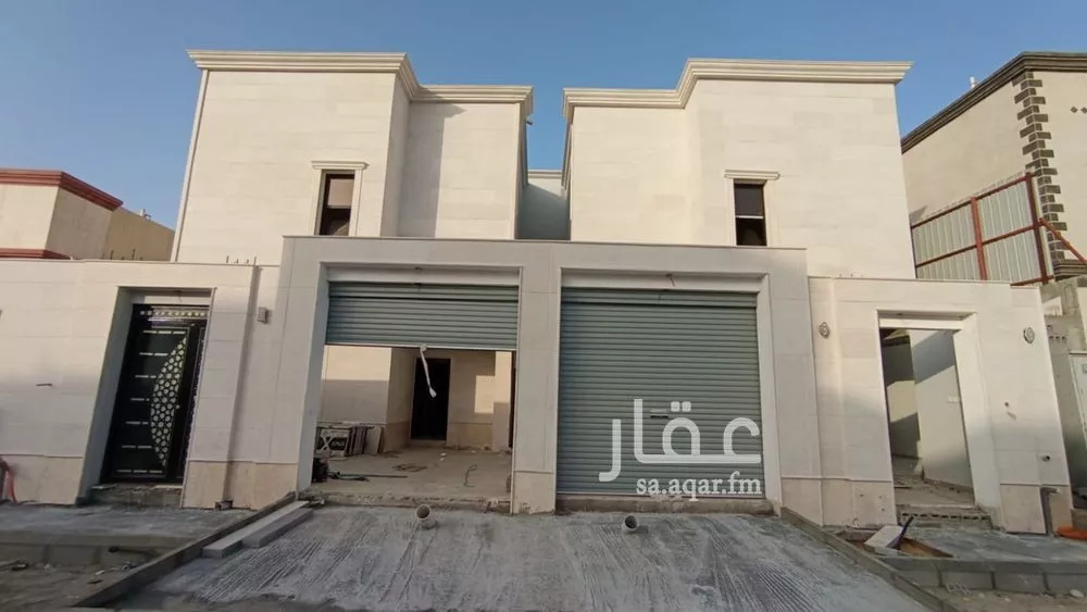 فيلا 9 غرف في ضاحية الملك فهد 4