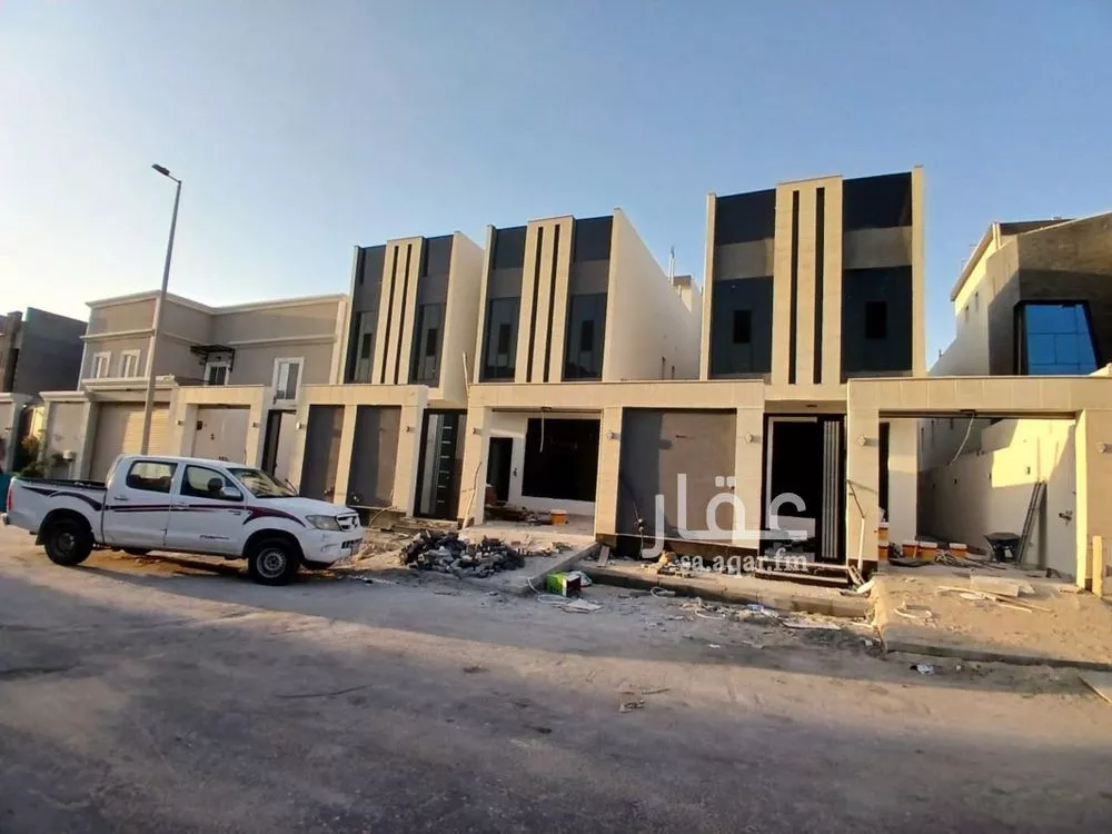 فيلا 8 غرف في الامواج 3