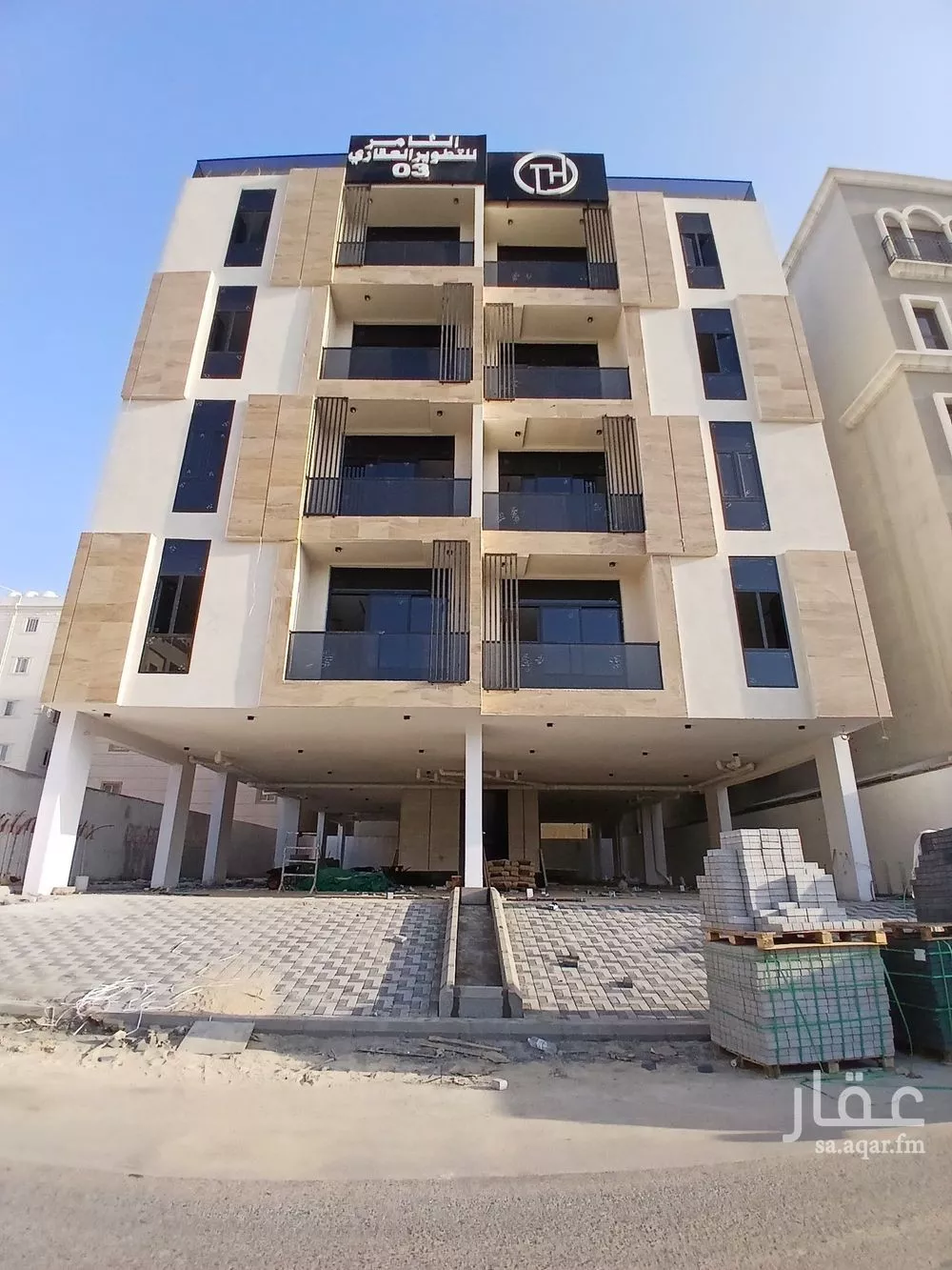 شقة 5 غرف في الحمرا 1