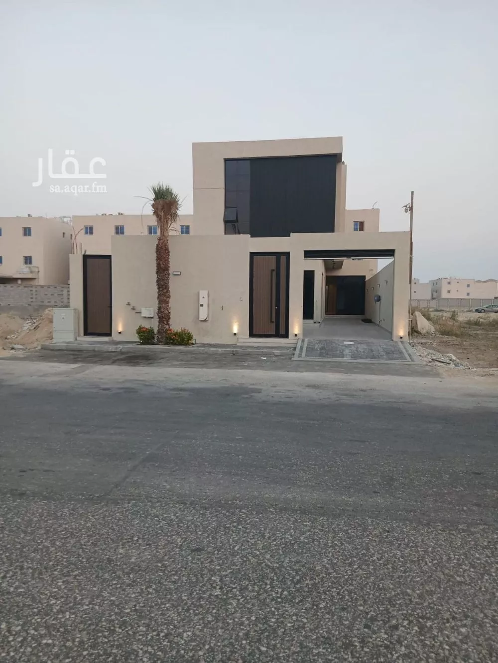 فيلا 9 غرف في الامواج 2