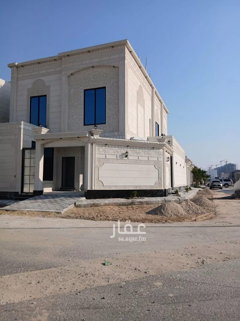 فيلا 8 غرف في ضاحية الملك فهد 2