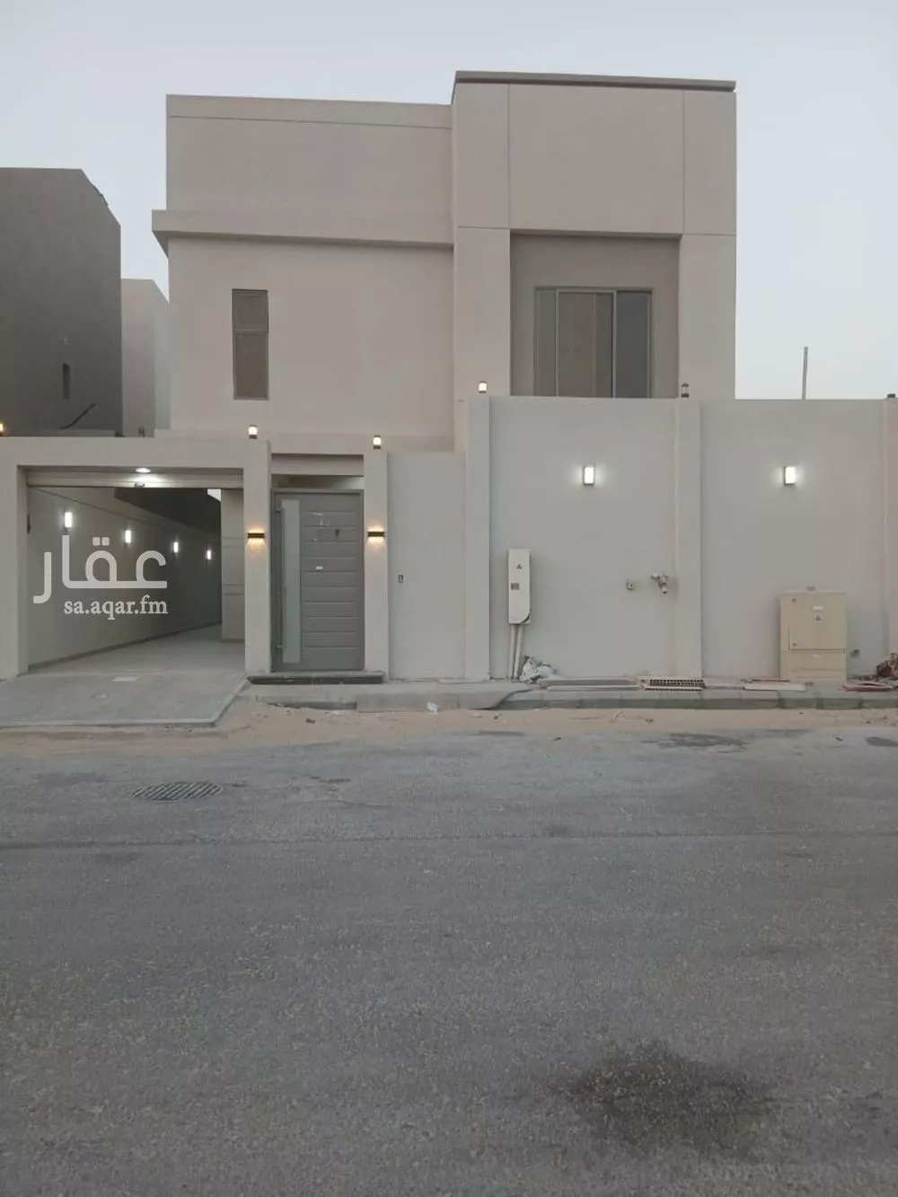 فيلا 8 غرف في الامواج 2