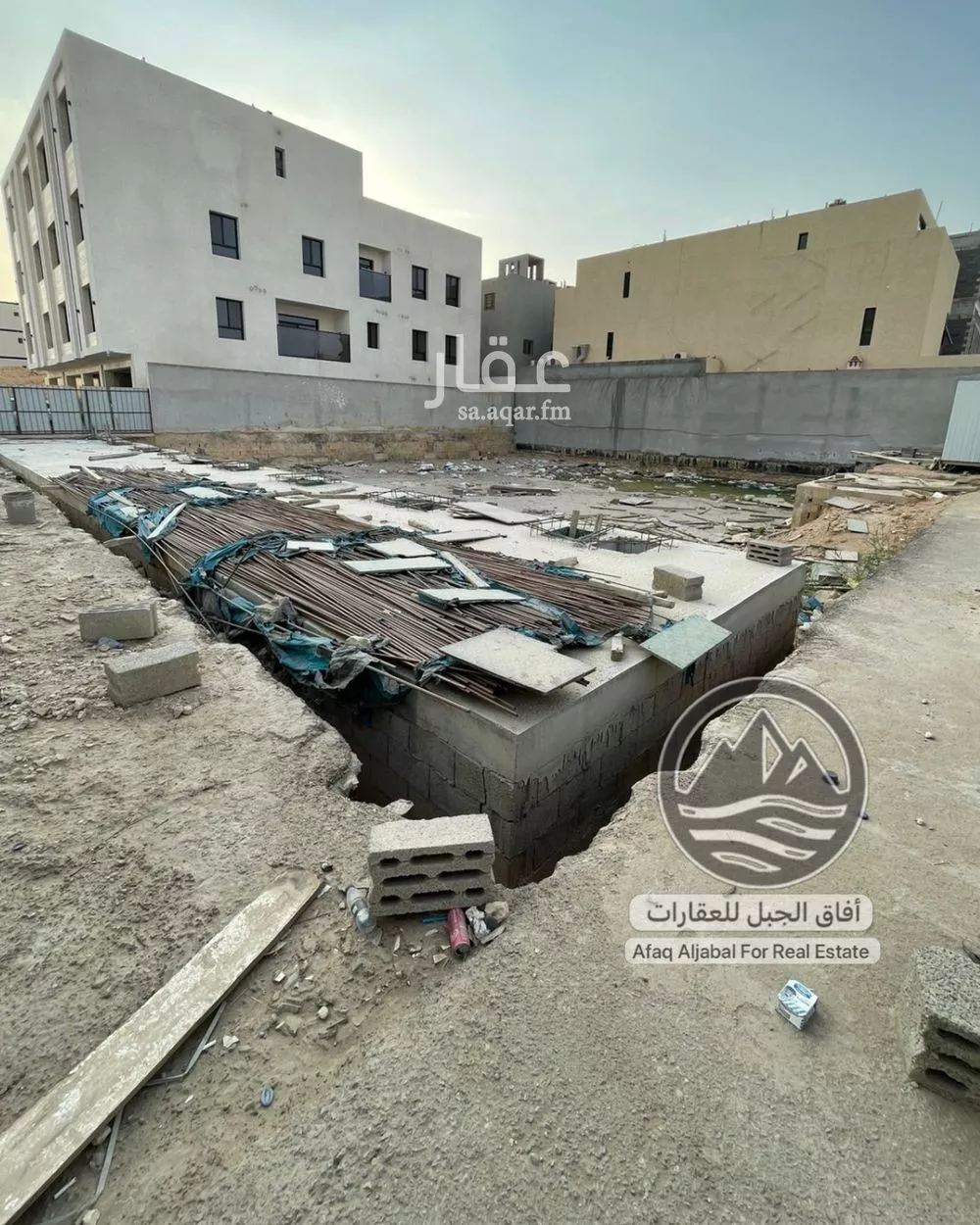 أرض 885 م² في العارض 4