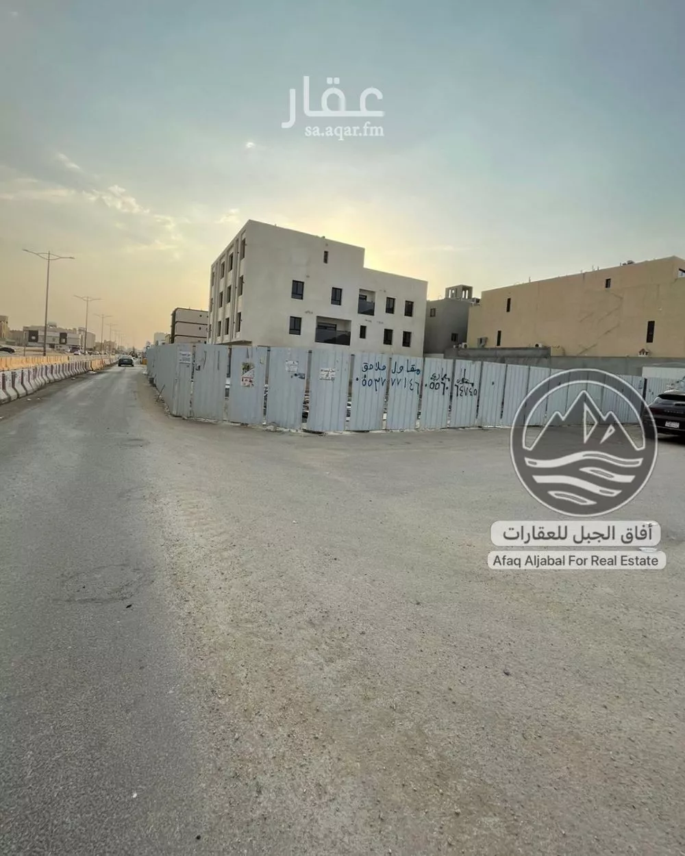 أرض 885 م² في العارض 2