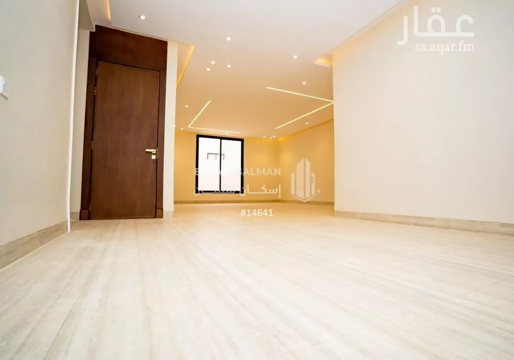 شقة 5 غرف في الرمال 4