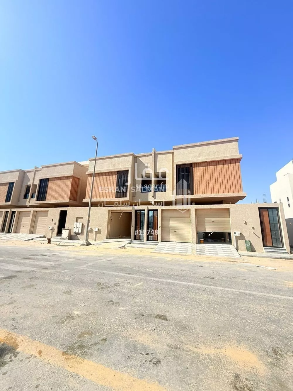 شقة 5 غرف في الامواج 1