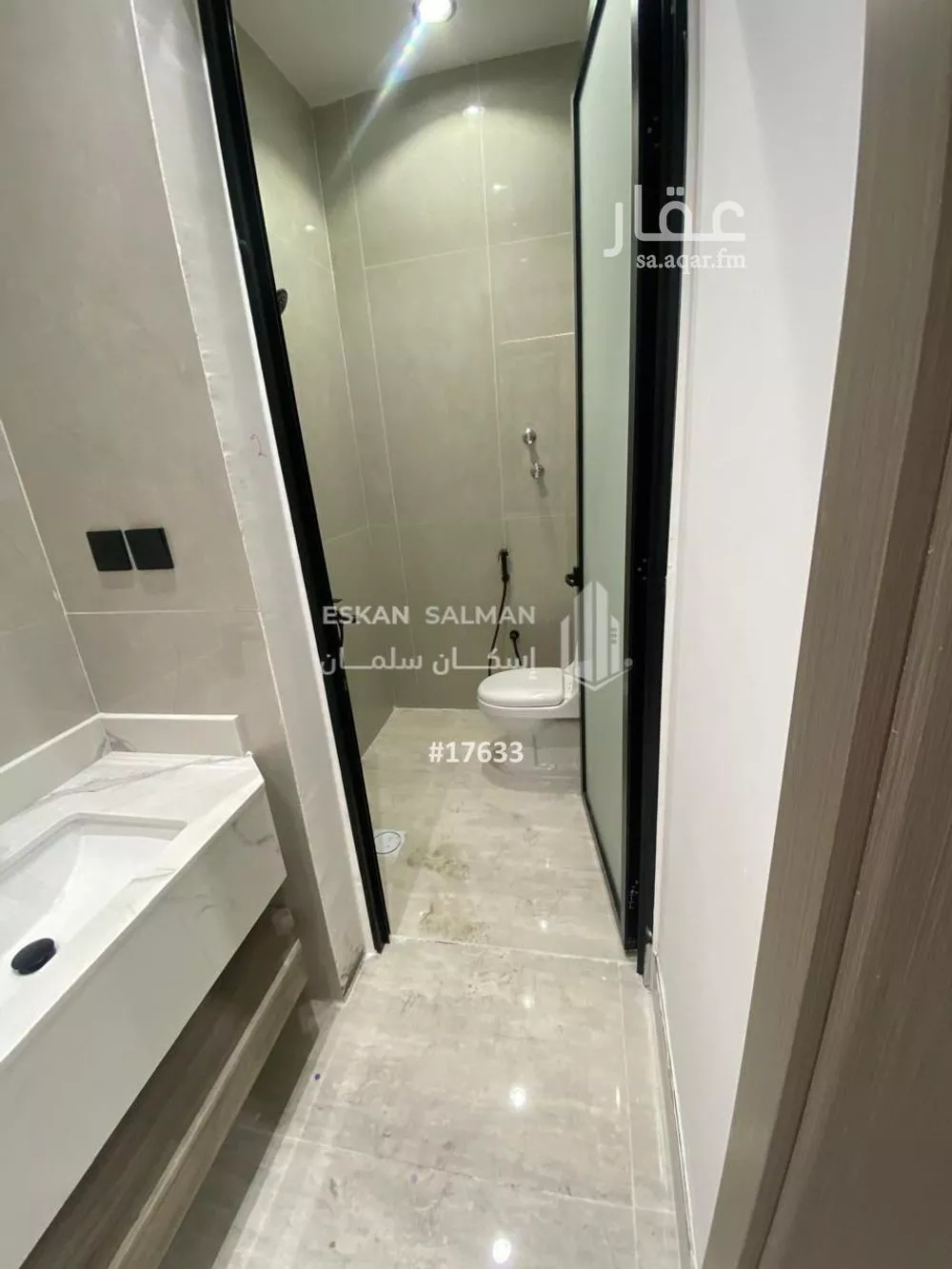 فيلا 8 غرف في ضاحية الملك فهد 5