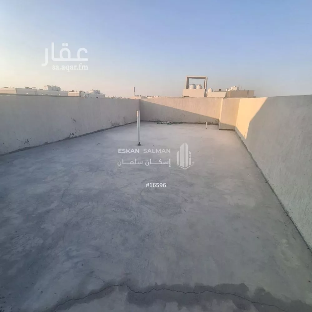 فيلا 7 غرف في الامواج 4