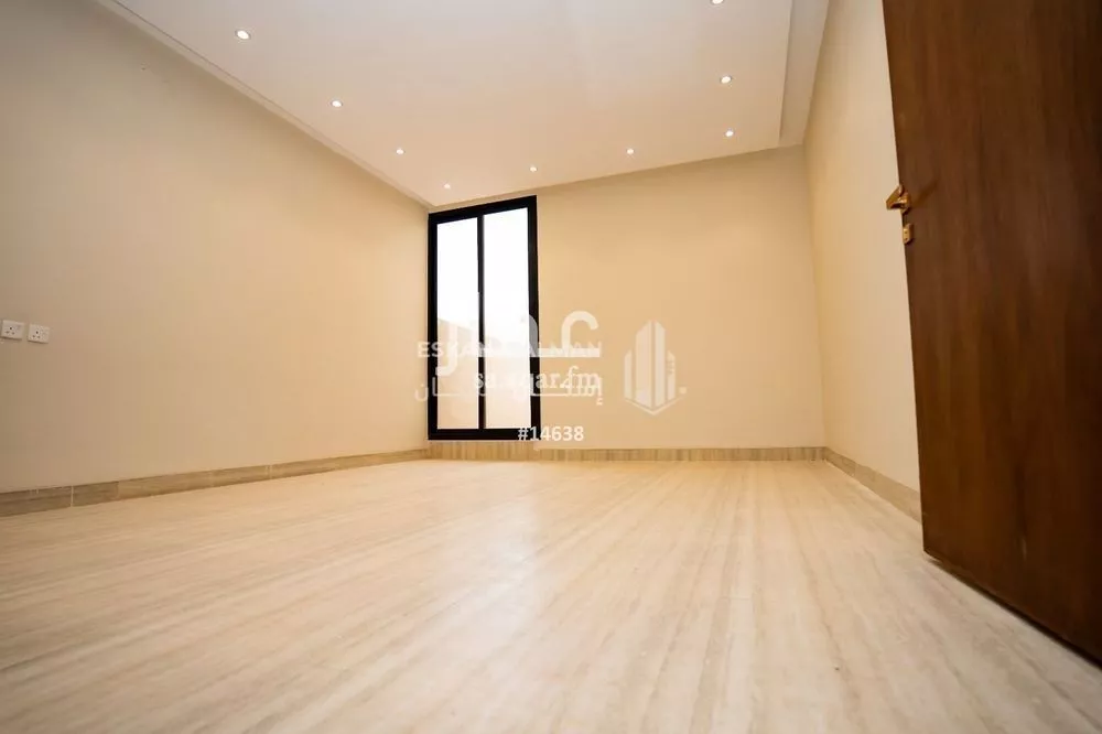 شقة 5 غرف في الرمال 2