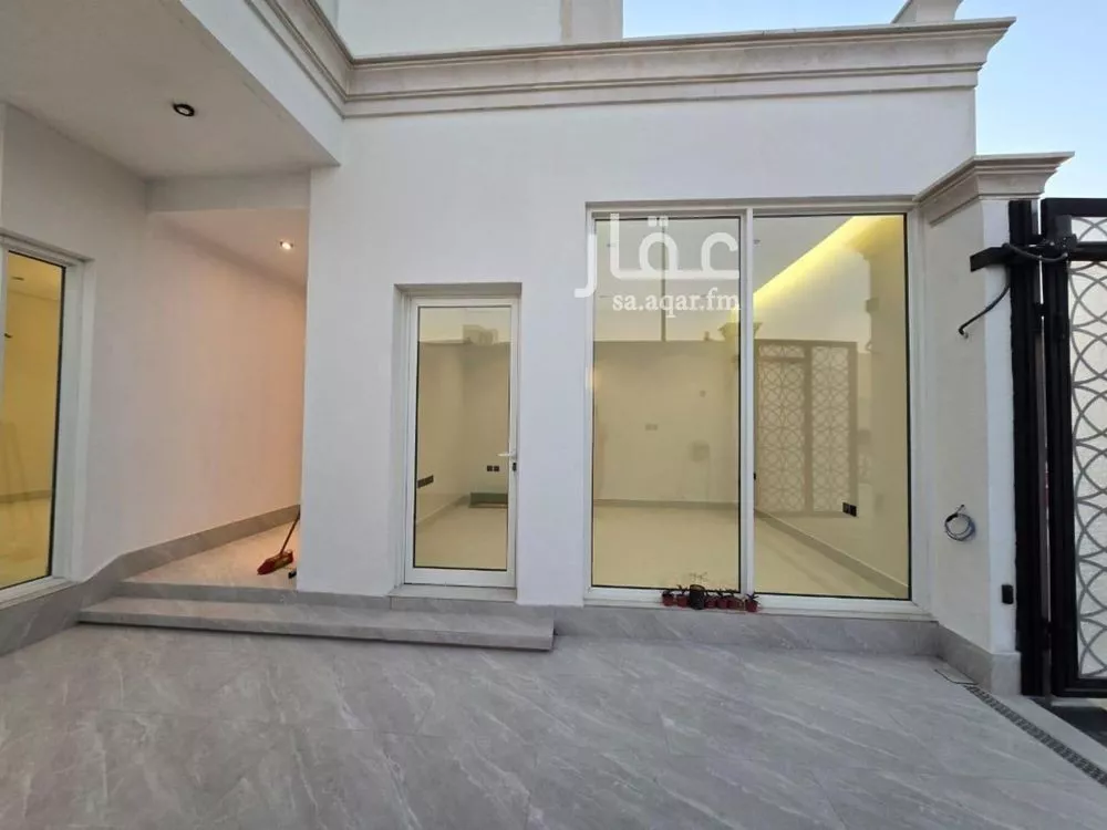 فيلا 9 غرف في العارض 4