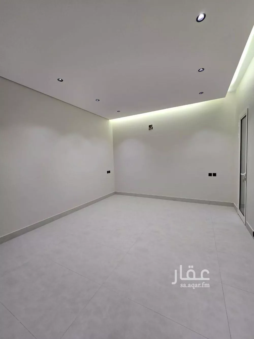 فيلا 9 غرف في العارض 3