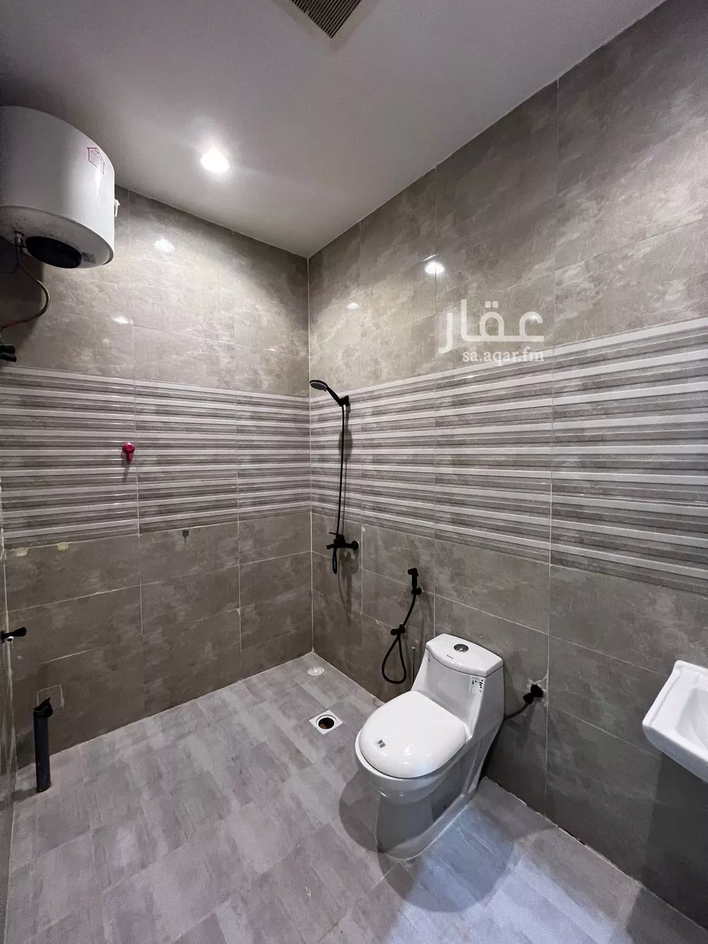 1 bedroom apartment in Al Qairawan 3