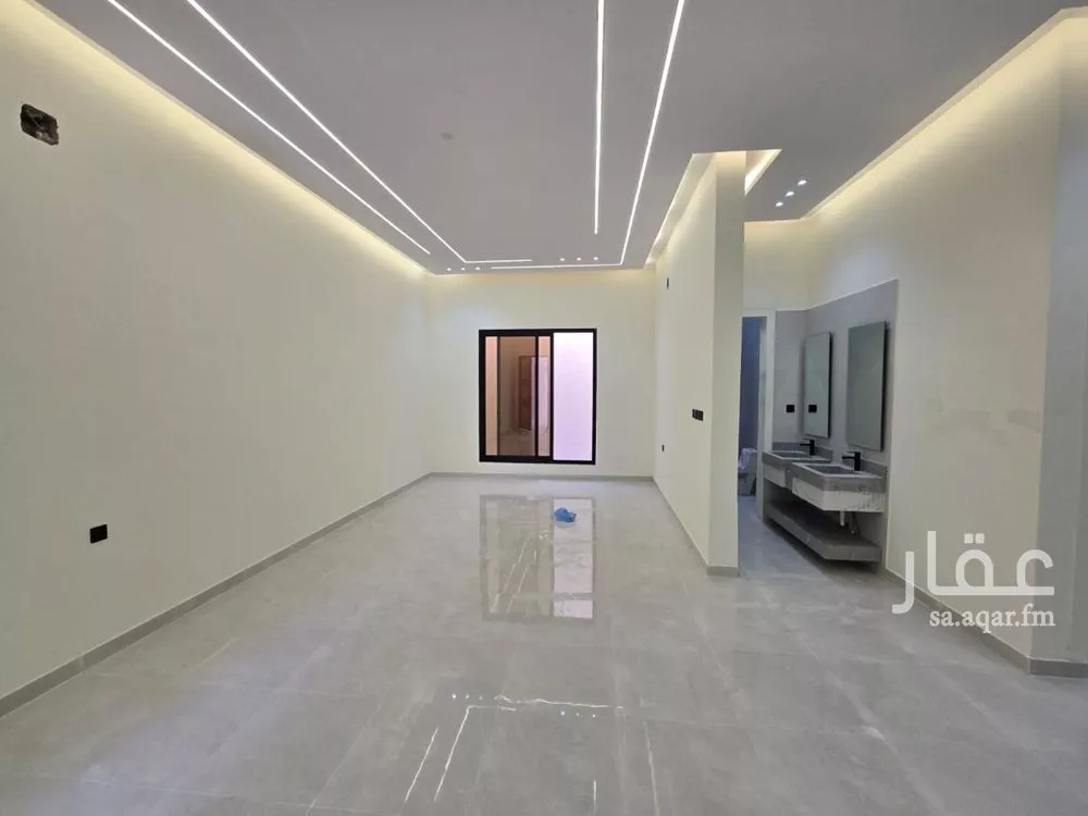5 bedroom villa in Al Uraija Al Gharbiyah 5