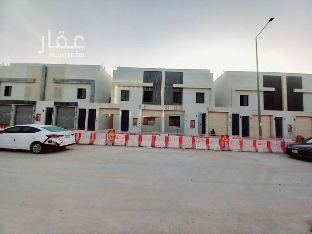 فيلا 5 غرف في عكاظ 1