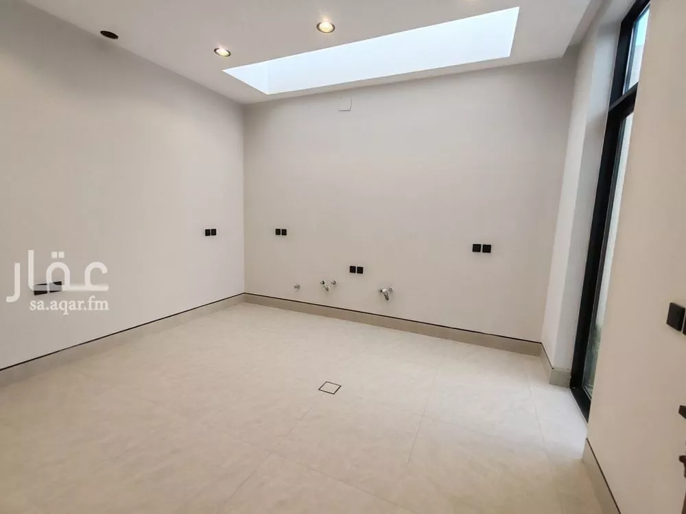 5 bedroom villa in Al Mahdiyyah 4