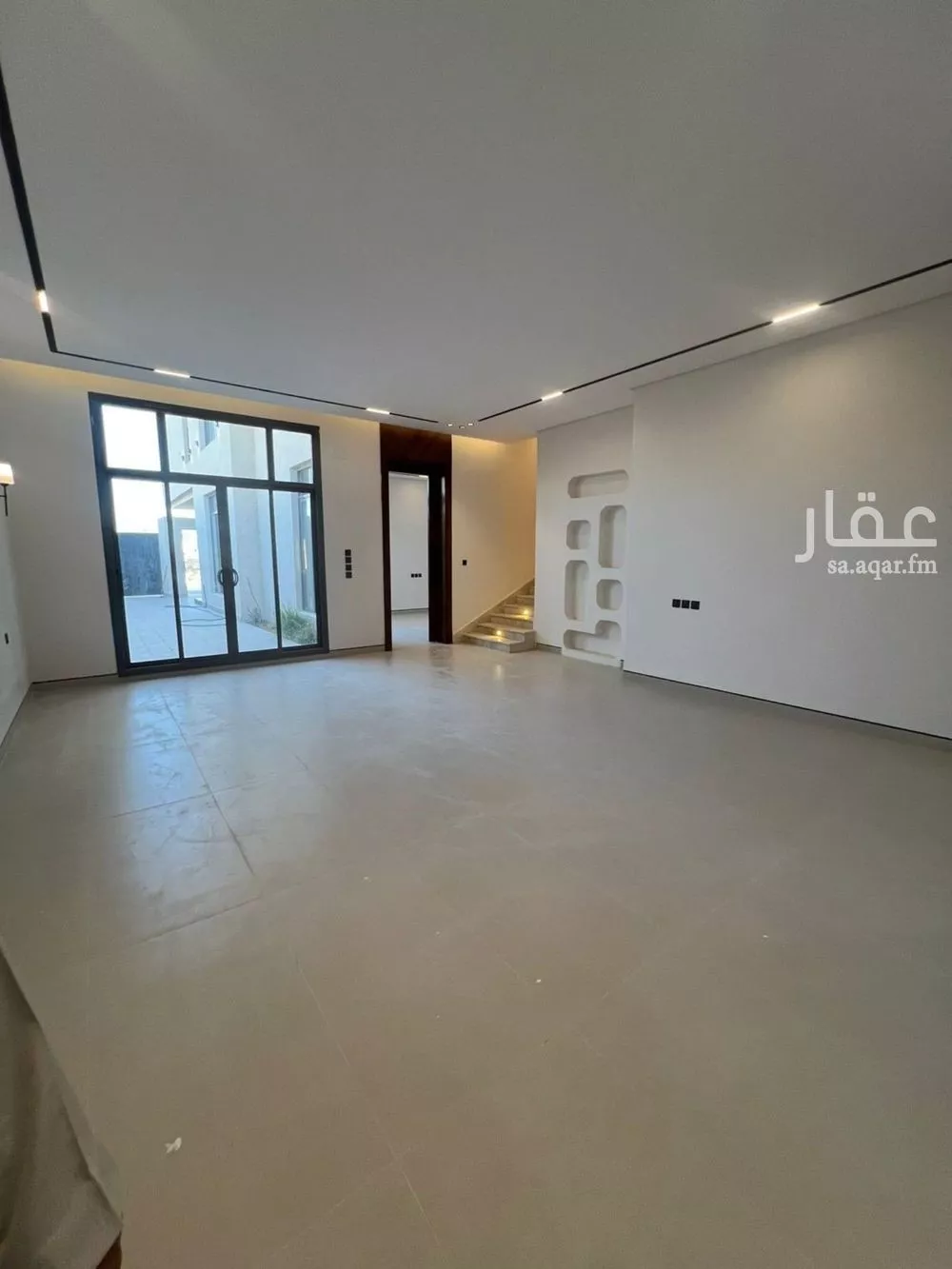 فيلا 5 غرف في عكاظ 5