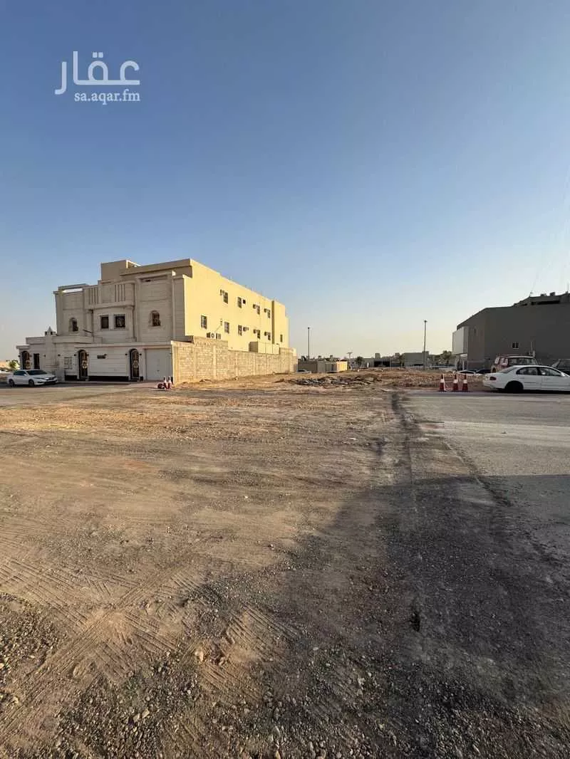 1045 sqm land in Tuwaiq 4