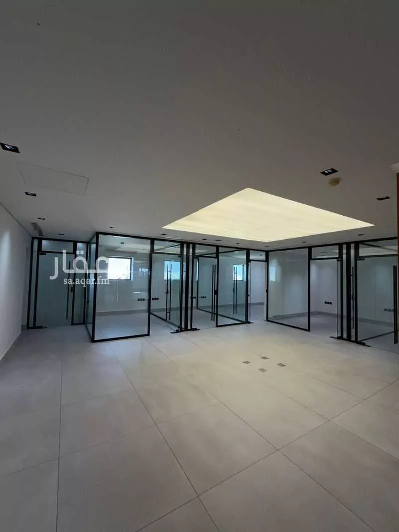 مكتب 283 م² في الملك فهد 2