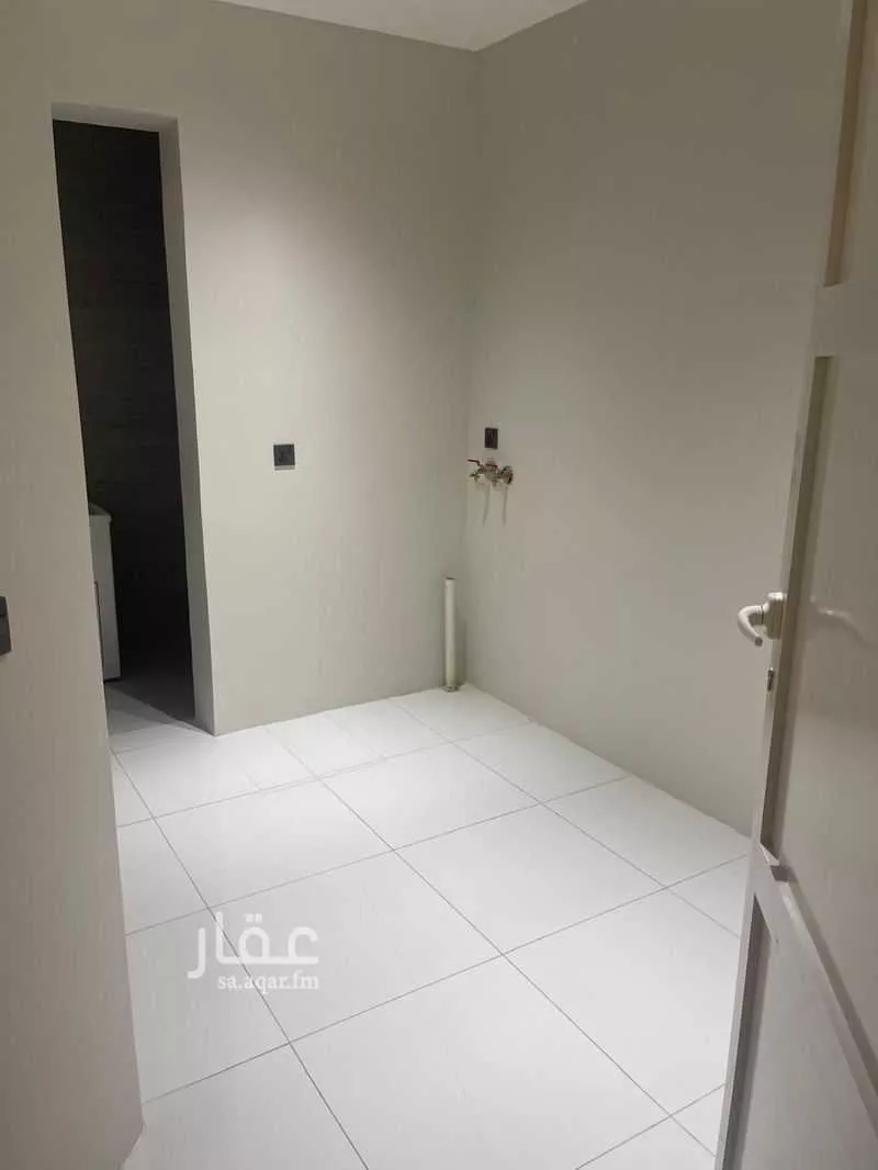 شقة 4 غرف في الملقا 1