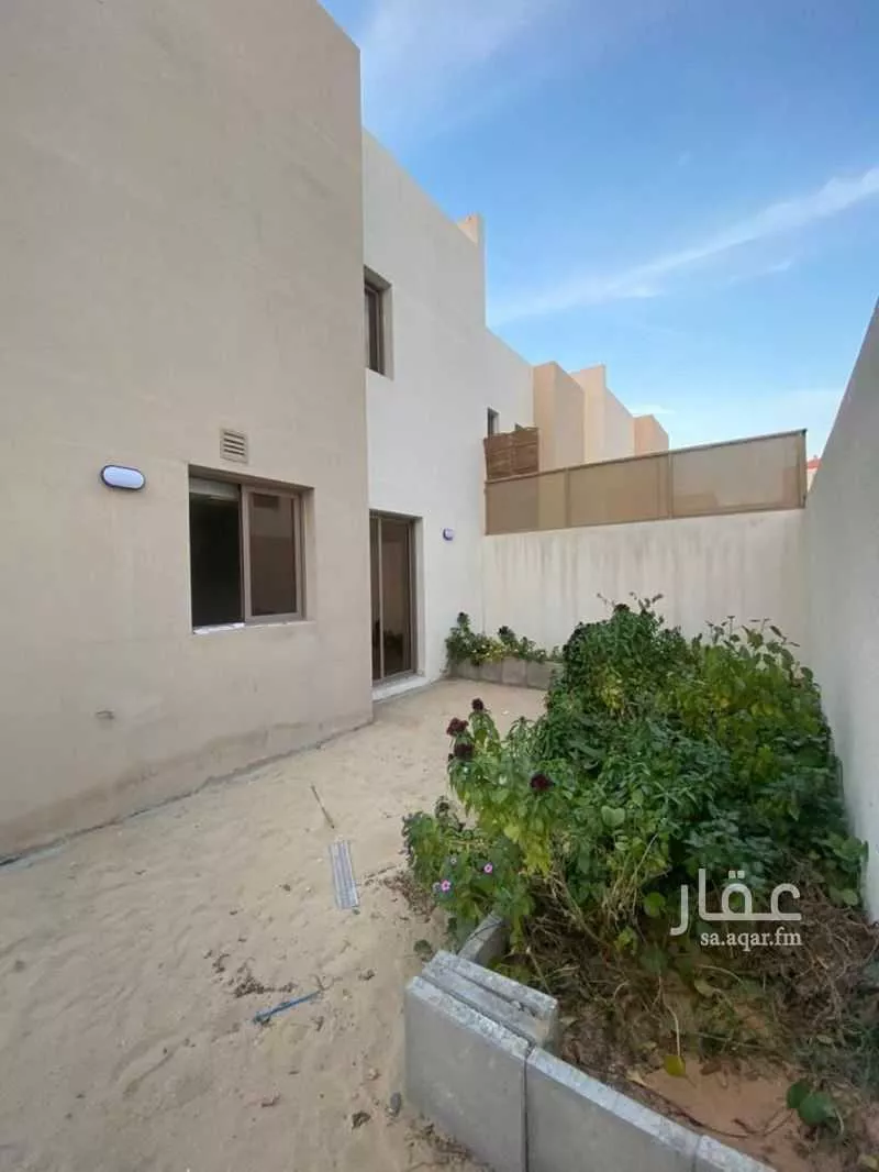 فيلا 4 غرف في الشرق 2