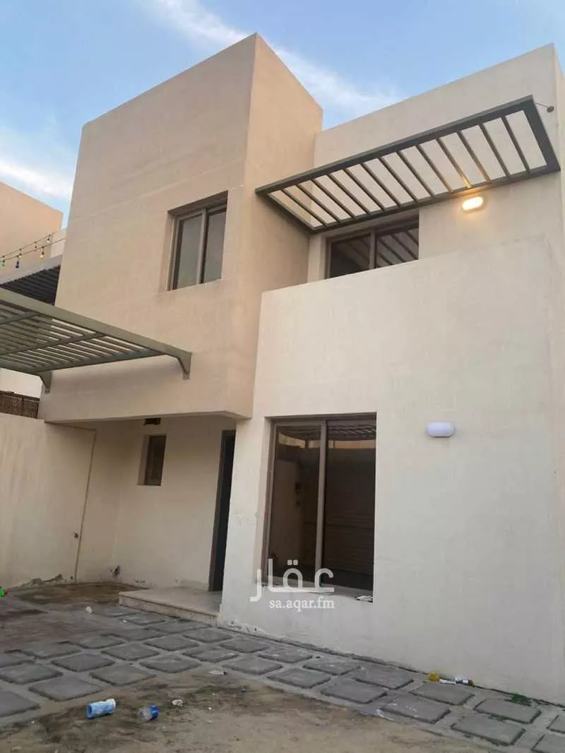 فيلا 4 غرف في الشرق 1