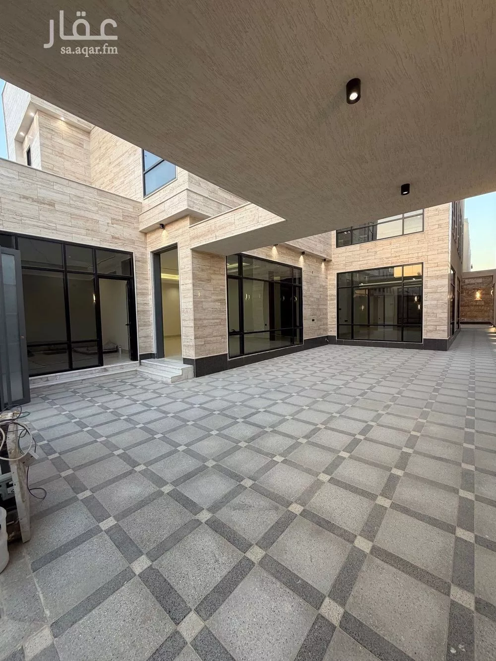 فيلا 6 غرف في المهدية 5