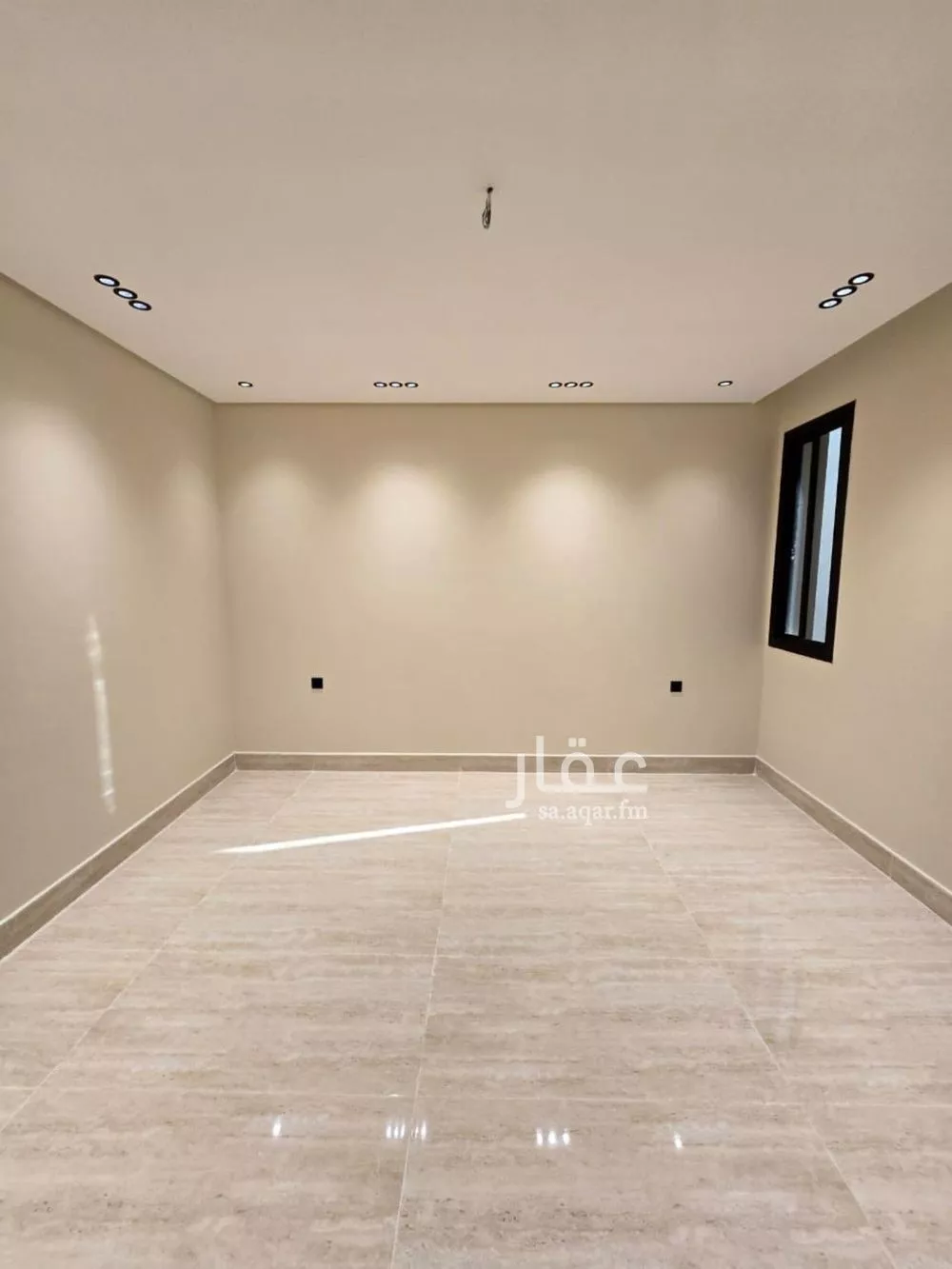 فيلا 8 غرف في الملك فهد 4