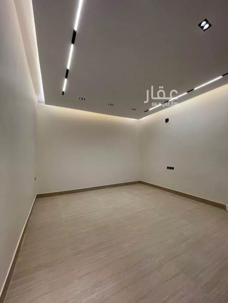 فيلا 5 غرف في الشرق 3