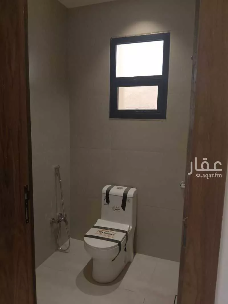 فيلا 5 غرف في عكاظ 5