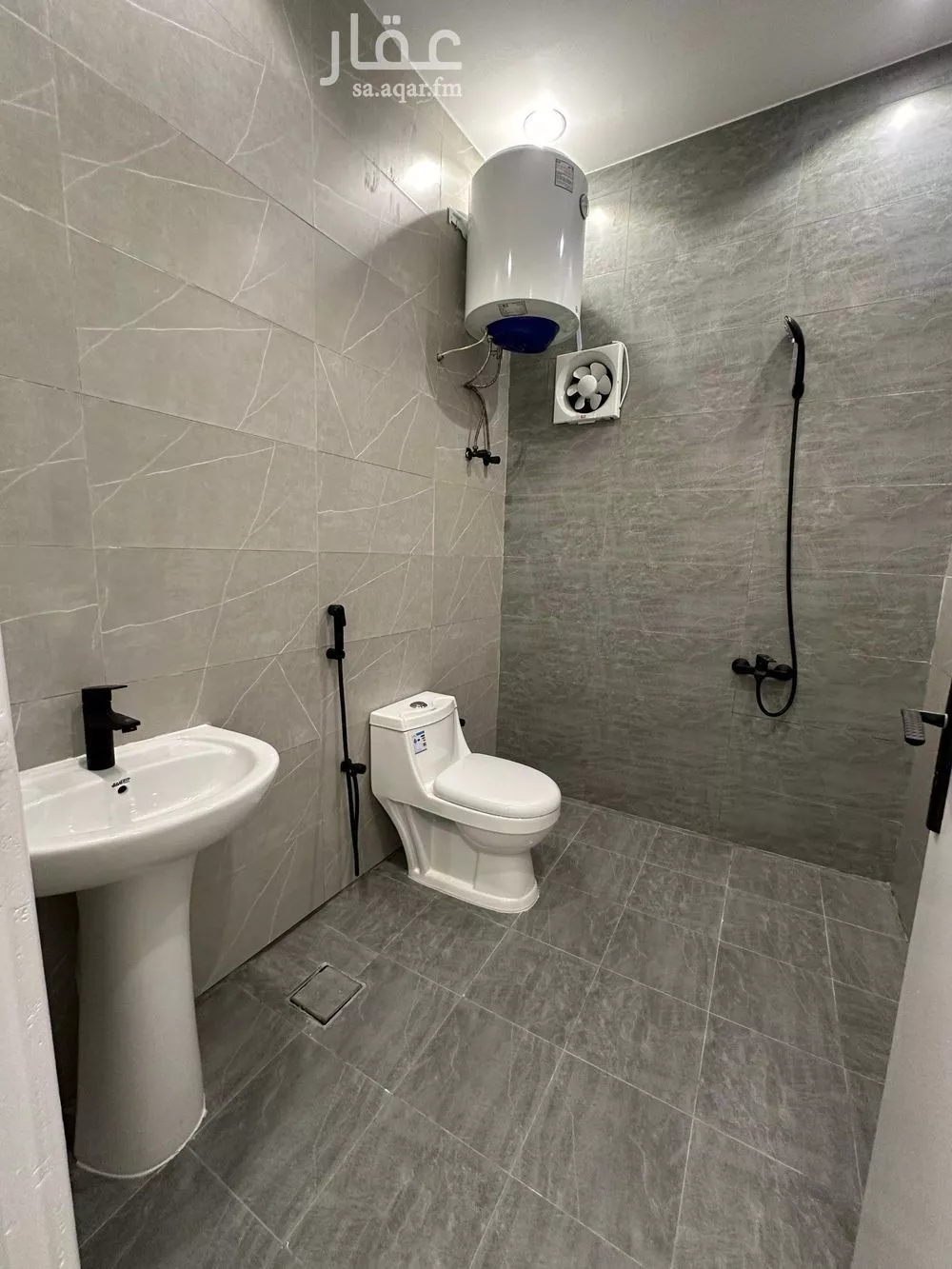 شقة 1 غرف في العقيق 3