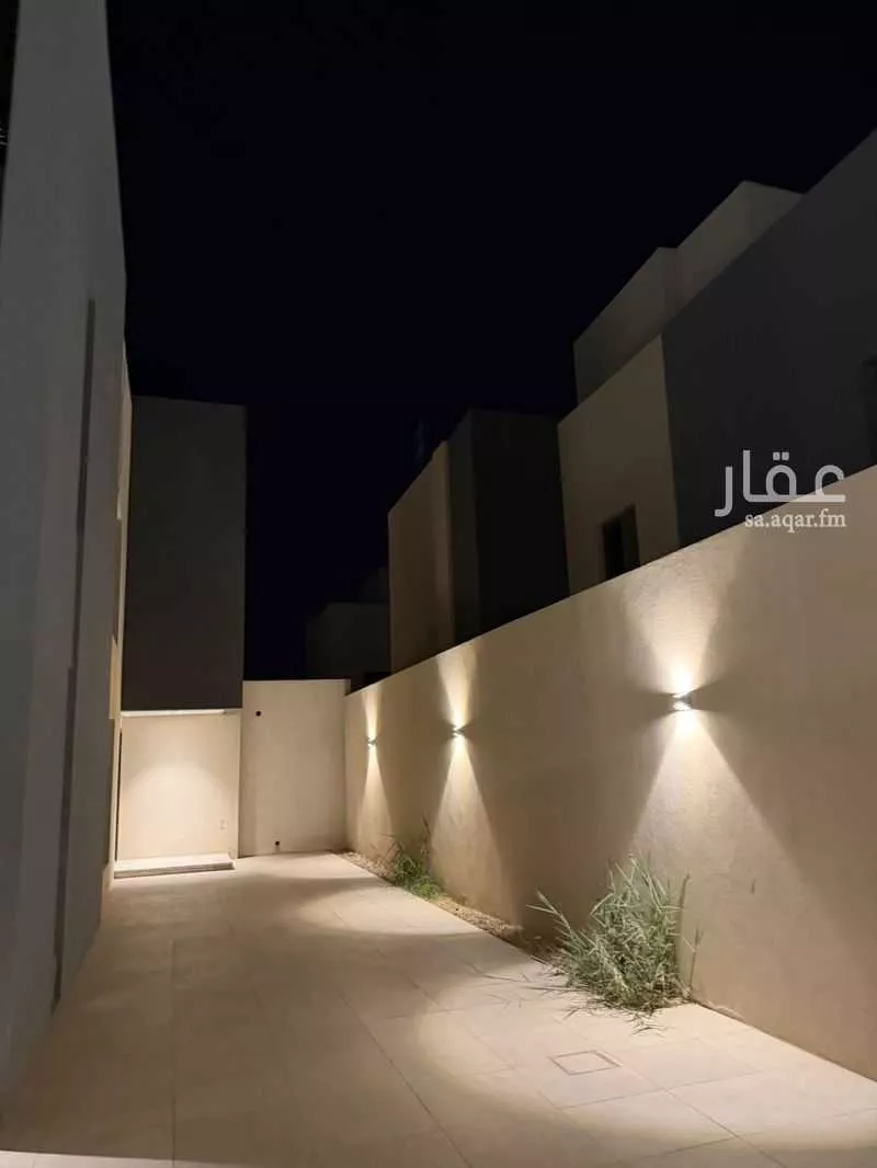 فيلا 5 غرف في عكاظ 3