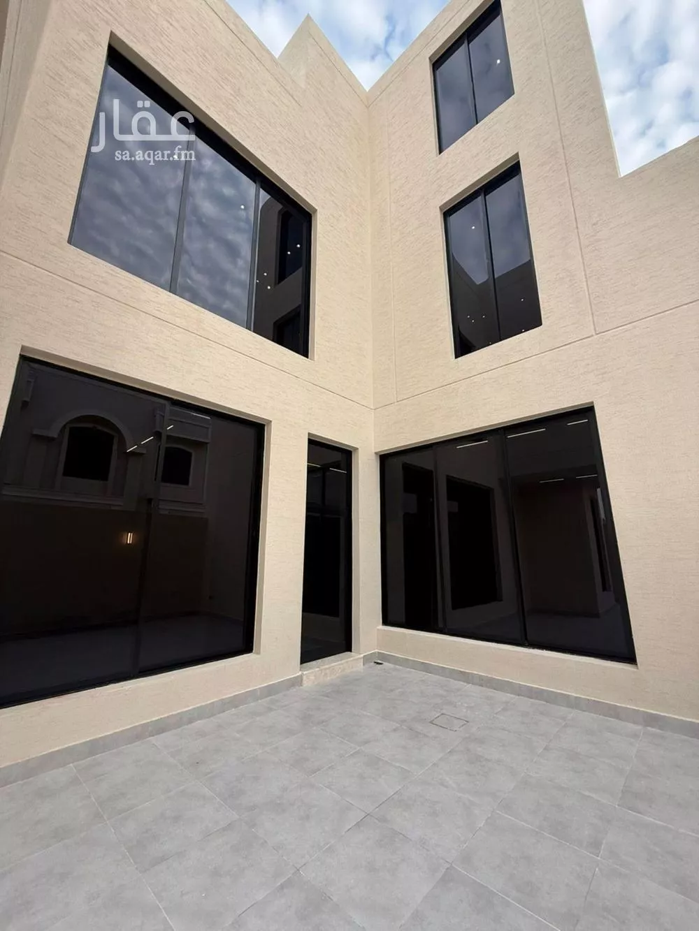 فيلا 7 غرف في المهدية 5