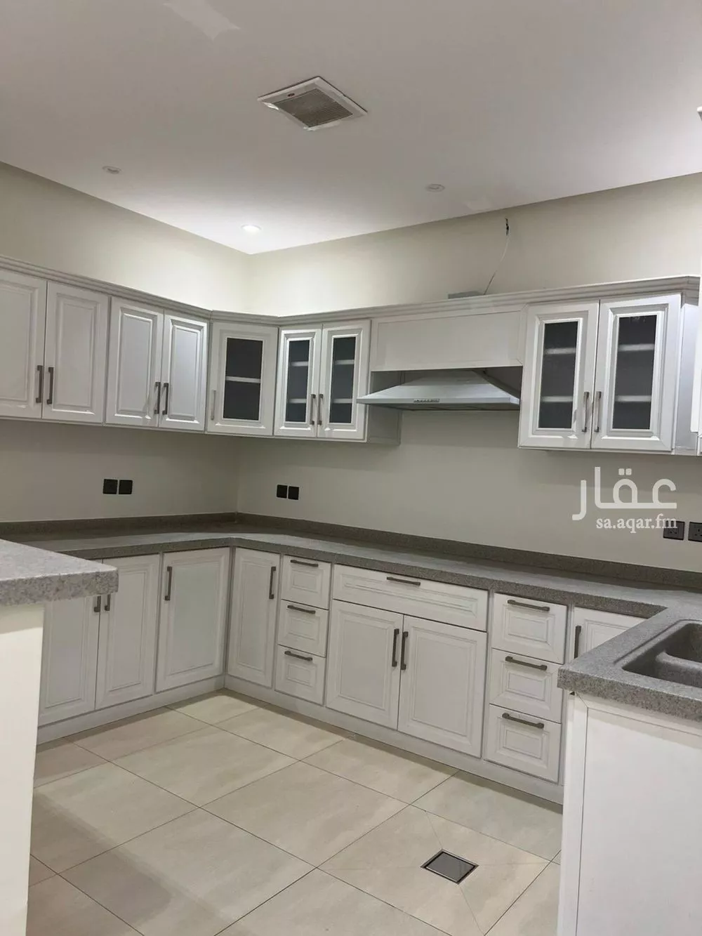 شقة 3 غرف في الملقا 4