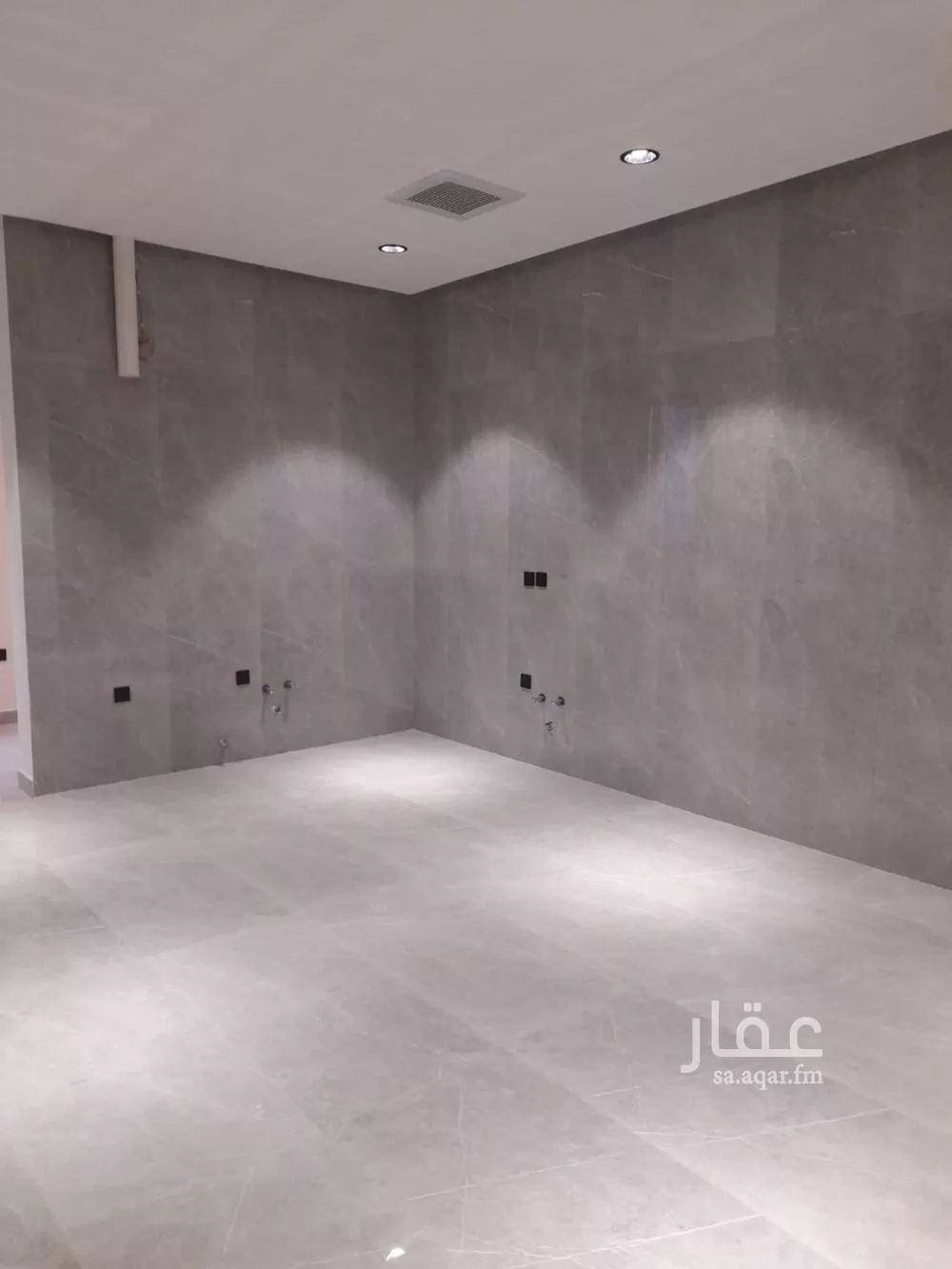 فيلا 8 غرف في العارض 4