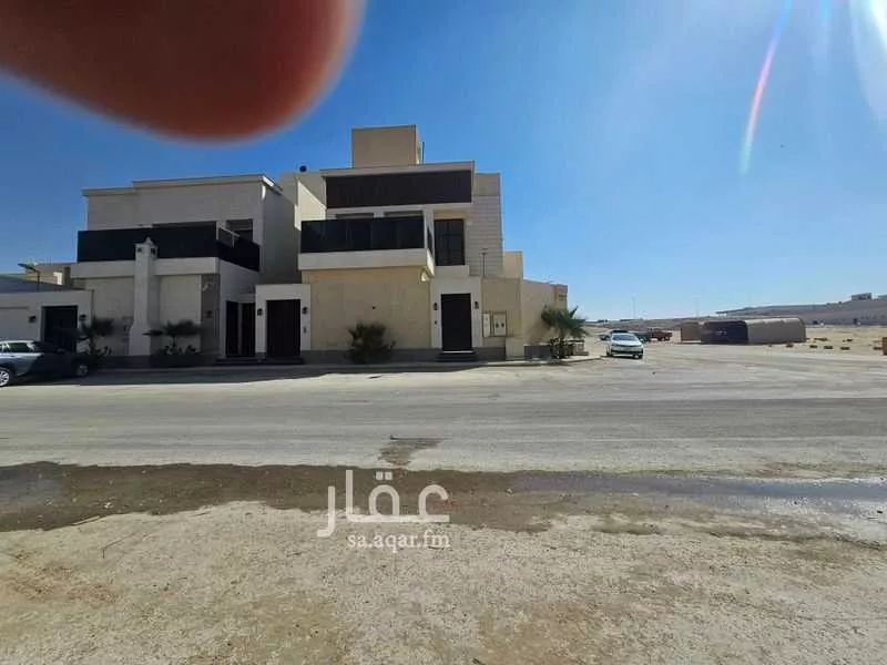 فيلا 10 غرف في الشرق 3