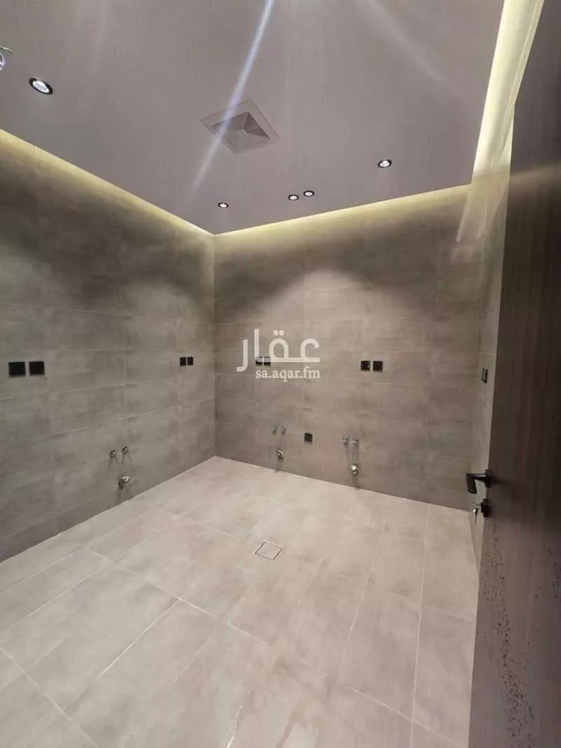 شقة 4 غرف في الروضة 2