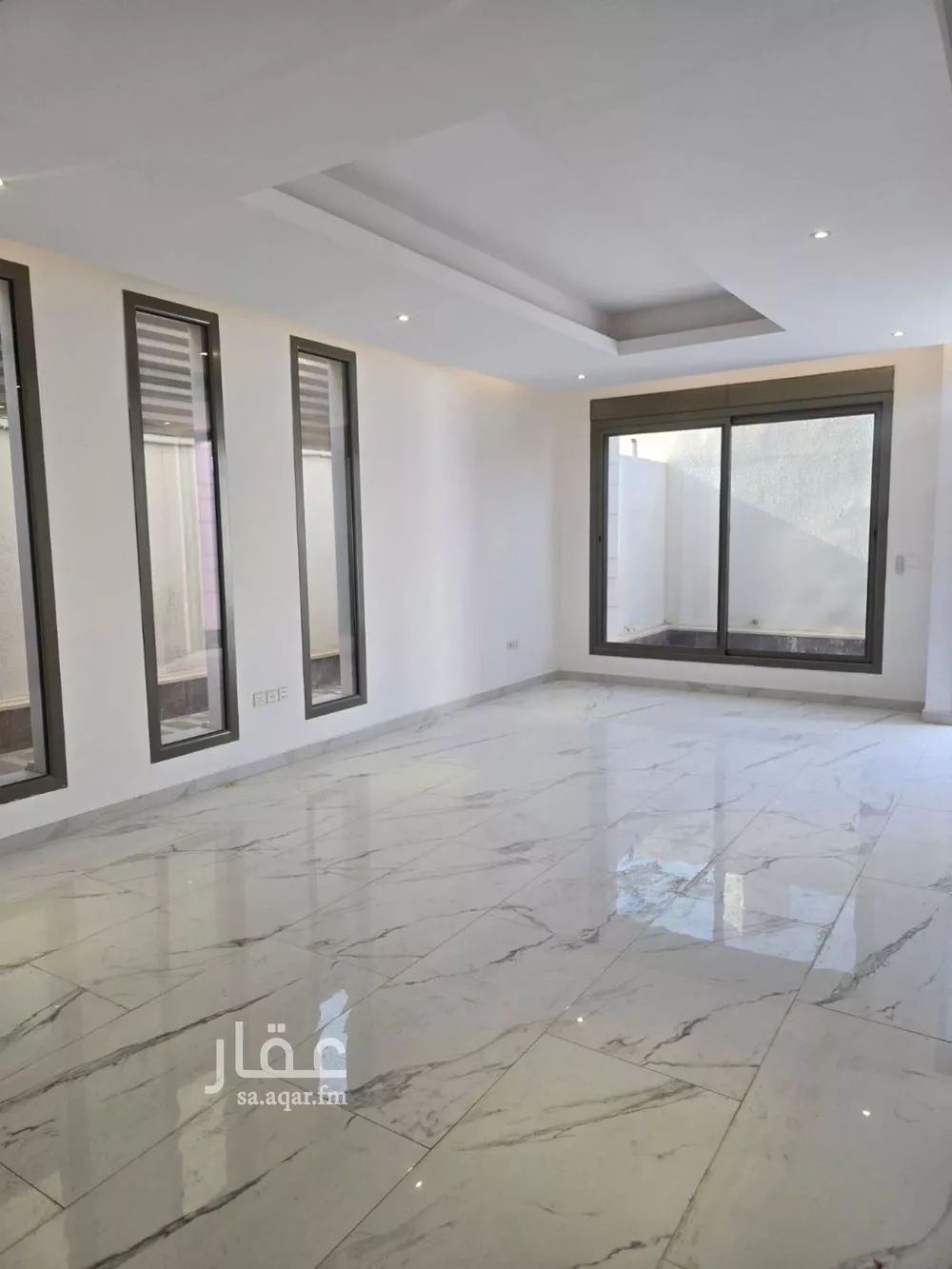 فيلا 5 غرف في العارض 2