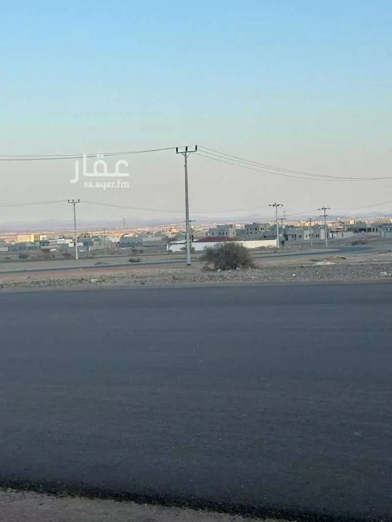 أرض 696 م² في خاخ 4