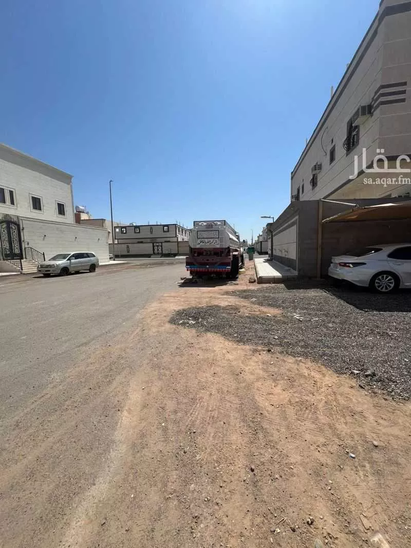 أرض 400 م² في المطار 2