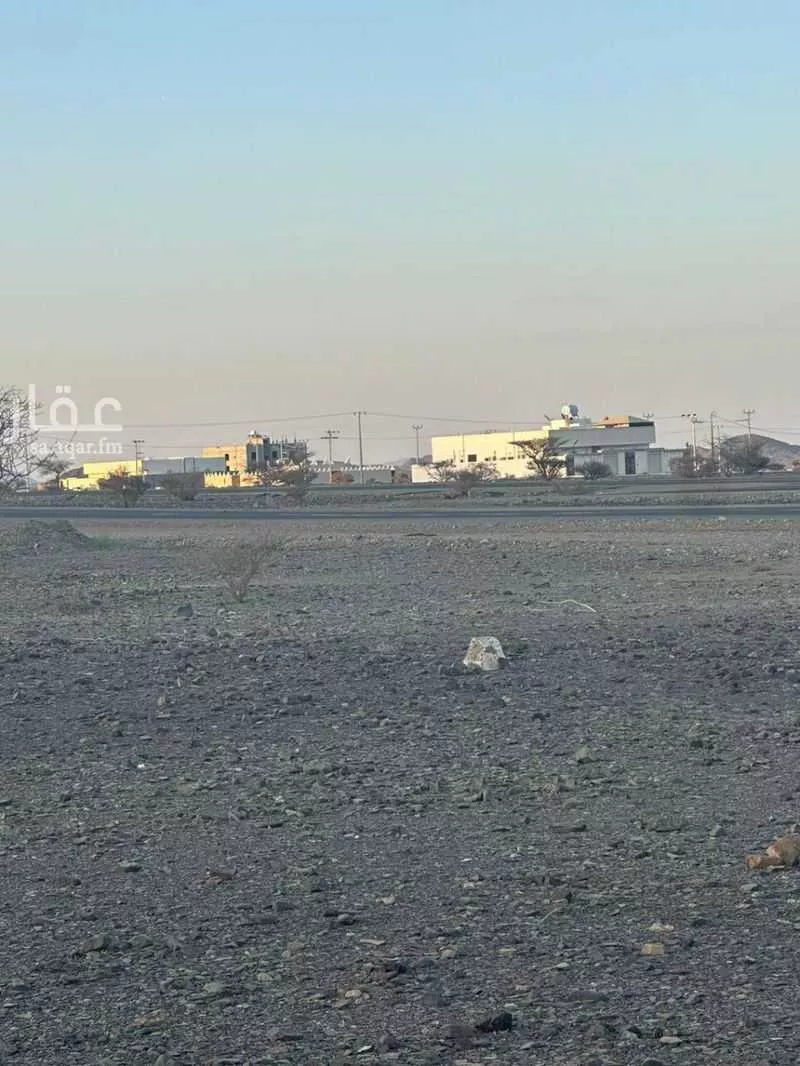 أرض 696 م² في خاخ 5