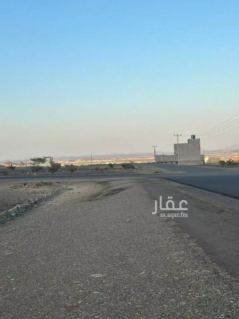 أرض 696 م² في خاخ 3