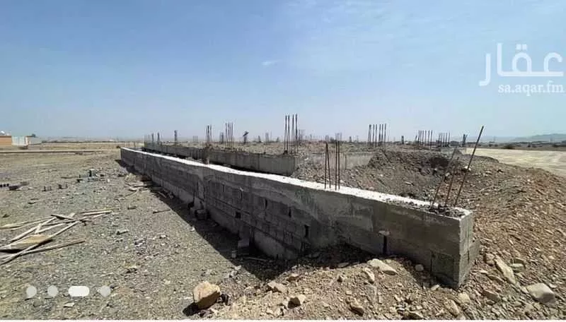 أرض 745 م² في خاخ 2